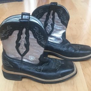 ISO Ariat Showbaby Fatbaby boots